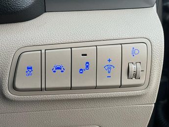 HYUNDAI TUCSON 1.7 CRDi Blue Drive Premium SUV 5dr Diesel DCT Euro 6 (s/s) (141