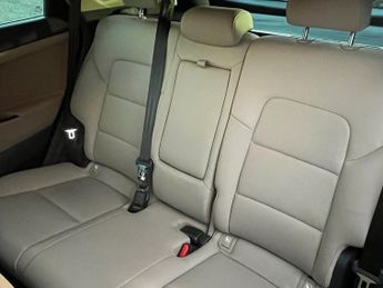 HYUNDAI TUCSON 1.7 CRDi Blue Drive Premium SUV 5dr Diesel DCT Euro 6 (s/s) (141