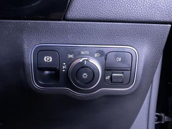 MERCEDES-BENZ GLA 1.3 GLA200 Sport SUV 5dr Petrol 7G-DCT Euro 6 (s/s) (163 ps)