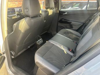 VOLKSWAGEN ID.4 Pure 52kWh Life SUV 5dr Electric Auto (148 ps)