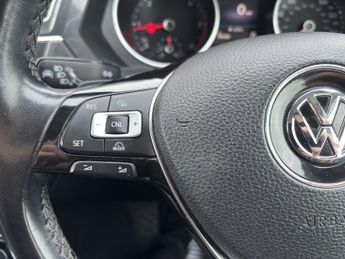 VOLKSWAGEN TIGUAN 2.0 TDI BlueMotion Tech SE Navigation SUV 5dr Diesel DSG 4Motion