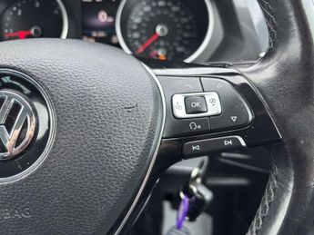 VOLKSWAGEN TIGUAN 2.0 TDI BlueMotion Tech SE Navigation SUV 5dr Diesel DSG 4Motion