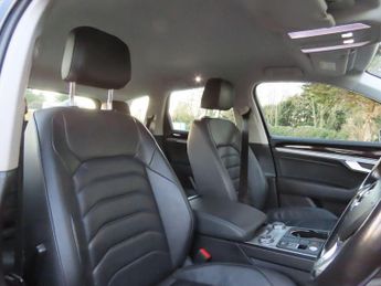 VOLKSWAGEN TOUAREG 3.0 TSI V6 SEL SUV 5dr Petrol Tiptronic 4Motion Euro 6 (s/s) (34