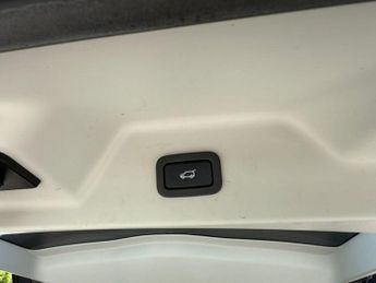 LAND ROVER RANGE ROVER 4.4 SD V8 Vogue SE SUV 5dr Diesel Auto 4WD-2 Former Keepers-Fini