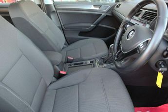 VOLKSWAGEN GOLF 1.6 TDI SE Nav Hatchback 5dr Diesel DSG Euro 6 (s/s) (115 ps)