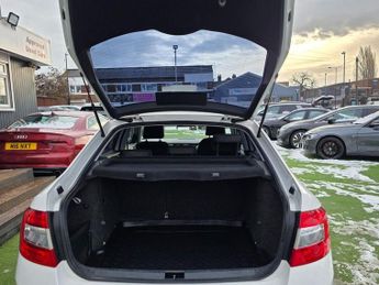 SKODA OCTAVIA 2.0 TDI SE Hatchback 5dr Diesel DSG Euro 5 (s/s) (150 ps)