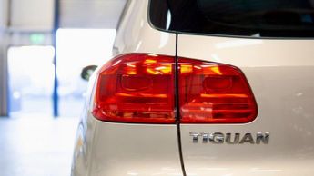 VOLKSWAGEN TIGUAN 2.0 TDI BlueMotion Tech SE SUV 5dr Diesel DSG 4WD Euro 5 (s/s) (