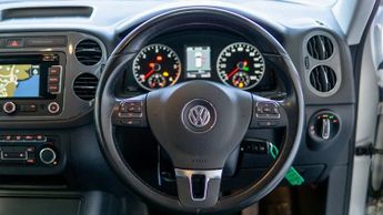 VOLKSWAGEN TIGUAN 2.0 TDI BlueMotion Tech SE SUV 5dr Diesel DSG 4WD Euro 5 (s/s) (