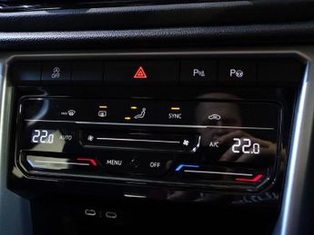 VOLKSWAGEN T-ROC 1.5 TSI Life SUV 5dr Petrol DSG Euro 6 (s/s) (150 ps)