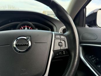 VOLVO V40 CROSS COUNTRY 1.5 T3 GPF Pro Hatchback 5dr Petrol Auto Euro 6-2 FORMER KEEPERS