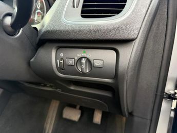 VOLVO V40 CROSS COUNTRY 1.5 T3 GPF Pro Hatchback 5dr Petrol Auto Euro 6-2 FORMER KEEPERS