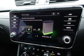 SKODA SUPERB 1.4 TSI iV 13kWh SE L Hatchback 5dr Petrol Plug-in Hybrid DSG Eu