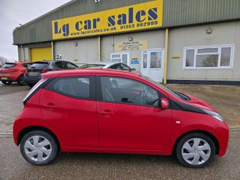 Toyota AYGO 1.0 VVT-i x-play Hatchback 5dr Petrol x-shift Euro 5 Euro 5 (68 