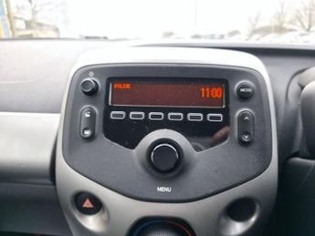 TOYOTA AYGO 1.0 VVT-i x-play Hatchback 5dr Petrol x-shift Euro 5 Euro 5 (68 