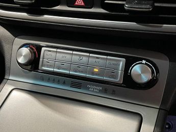 HYUNDAI KONA 64kWh Premium SUV 5dr Electric Auto (10.5kW Charger) (204 ps)
