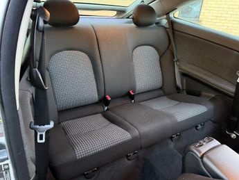 MERCEDES-BENZ C-CLASS 2.1 C200 CDI SE Coupe 2dr Diesel Automatic (183 g/km, 122 bhp)