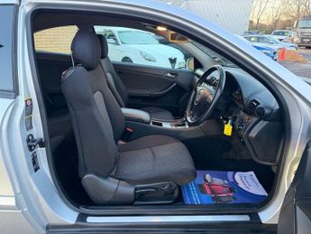 MERCEDES-BENZ C-CLASS 2.1 C200 CDI SE Coupe 2dr Diesel Automatic (183 g/km, 122 bhp)