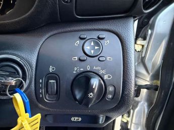 MERCEDES-BENZ C-CLASS 2.1 C200 CDI SE Coupe 2dr Diesel Automatic (183 g/km, 122 bhp)