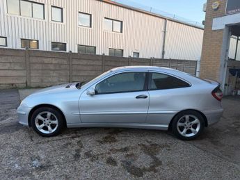 MERCEDES-BENZ C-CLASS 2.1 C200 CDI SE Coupe 2dr Diesel Automatic (183 g/km, 122 bhp)