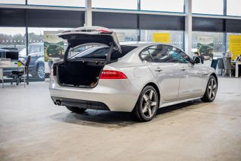 JAGUAR XE 2.0d R-Sport Saloon 4dr Diesel Auto AWD Euro 6 (s/s) (180 ps)