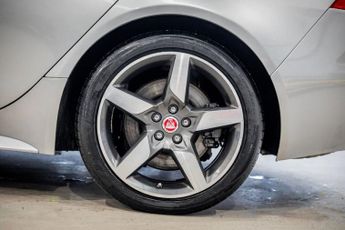 JAGUAR XE 2.0d R-Sport Saloon 4dr Diesel Auto AWD Euro 6 (s/s) (180 ps)