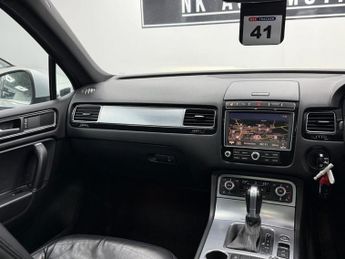 VOLKSWAGEN TOUAREG 3.0 TDI V6 BlueMotion Tech R-Line SUV 5dr Diesel Tiptronic 4WD E