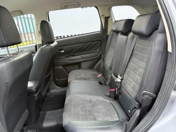 MITSUBISHI OUTLANDER 2.0h 12kWh Juro SUV 5dr Petrol Plug-in Hybrid CVT 4WD Euro 6 (s/