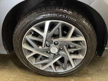 HYUNDAI KONA 1.6 h-GDi Premium SE SUV 5dr Petrol Hybrid DCT Euro 6 (s/s) (141