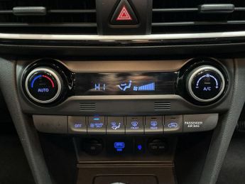 HYUNDAI KONA 1.6 h-GDi Premium SE SUV 5dr Petrol Hybrid DCT Euro 6 (s/s) (141