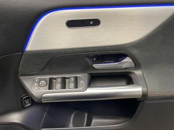 MERCEDES-BENZ EQA EQA 300 66.5kWh AMG Line SUV 5dr Electric Auto 4MATIC (228 ps)