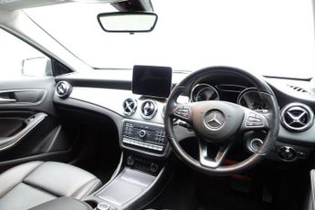 MERCEDES-BENZ GLA 2.1 GLA220d Sport (Executive) SUV 5dr Diesel 7G-DCT 4MATIC Euro 