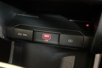 KIA NIRO 64kWh First Edition SUV 5dr Electric Auto (201 bhp) Reverse Came