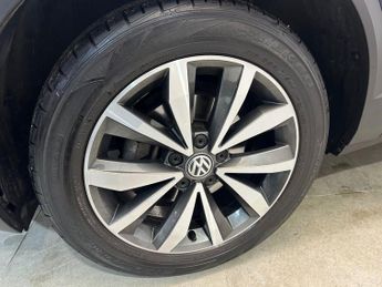 VOLKSWAGEN T-ROC 1.5 TSI GPF EVO Design SUV 5dr Petrol DSG Euro 6 (s/s) (150 ps)