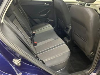 VOLKSWAGEN T-ROC 1.5 TSI GPF EVO Design SUV 5dr Petrol DSG Euro 6 (s/s) (150 ps)