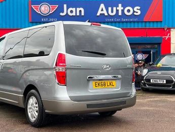 HYUNDAI i800 2.5 CRDi SE Nav Auto Euro 6 5dr