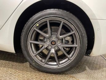 TESLA Model 3 Standard Range Plus Saloon 4dr Electric Auto RWD (241 bhp)