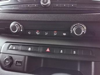 VAUXHALL VIVARO 2.0 Turbo D 3100 Edition Crew Van Double Cab 5dr Diesel Manual L