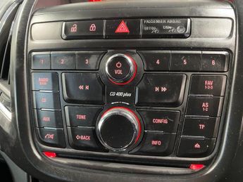 VAUXHALL ZAFIRA TOURER 1.4i Turbo SE MPV 5dr Petrol Auto Euro 6 (140 ps)