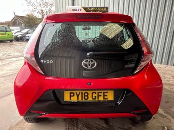 TOYOTA AYGO 1.0 VVT-i x-play Hatchback 5dr Petrol x-shift Euro 6 (71 ps)