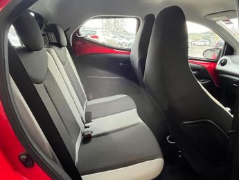 TOYOTA AYGO 1.0 VVT-i x-play Hatchback 5dr Petrol x-shift Euro 6 (71 ps)