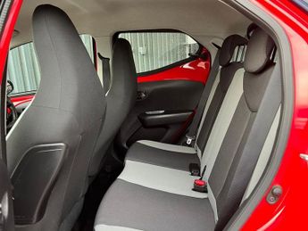 TOYOTA AYGO 1.0 VVT-i x-play Hatchback 5dr Petrol x-shift Euro 6 (71 ps)