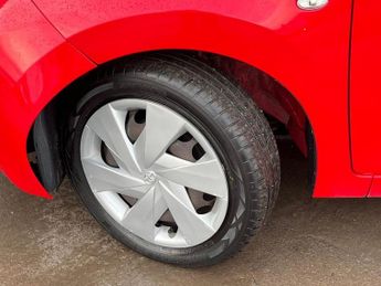 TOYOTA AYGO 1.0 VVT-i x-play Hatchback 5dr Petrol x-shift Euro 6 (71 ps)