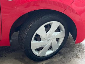 TOYOTA AYGO 1.0 VVT-i x-play Hatchback 5dr Petrol x-shift Euro 6 (71 ps)