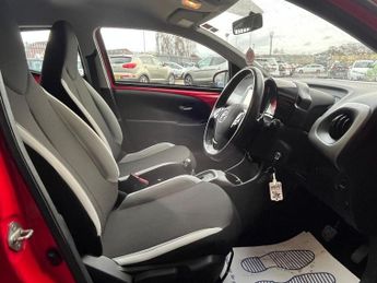 TOYOTA AYGO 1.0 VVT-i x-play Hatchback 5dr Petrol x-shift Euro 6 (71 ps)