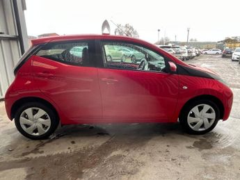TOYOTA AYGO 1.0 VVT-i x-play Hatchback 5dr Petrol x-shift Euro 6 (71 ps)