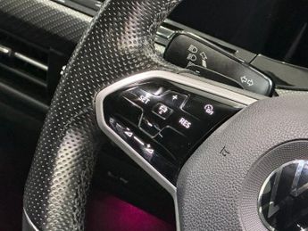 VOLKSWAGEN GOLF 1.5 eTSI MHEV R-Line Hatchback 5dr Petrol Hybrid DSG Euro 6 (s/s