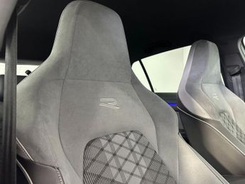 VOLKSWAGEN GOLF 1.5 eTSI MHEV R-Line Hatchback 5dr Petrol Hybrid DSG Euro 6 (s/s