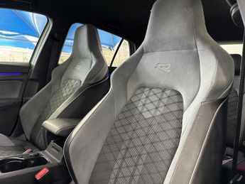 VOLKSWAGEN GOLF 1.5 eTSI MHEV R-Line Hatchback 5dr Petrol Hybrid DSG Euro 6 (s/s