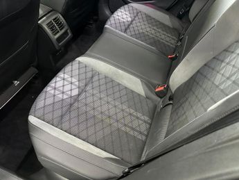 VOLKSWAGEN GOLF 1.5 eTSI MHEV R-Line Hatchback 5dr Petrol Hybrid DSG Euro 6 (s/s