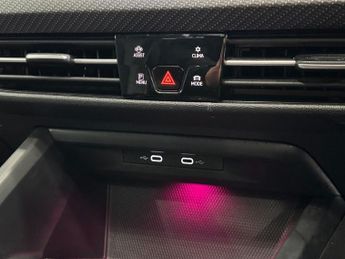 VOLKSWAGEN GOLF 1.5 eTSI MHEV R-Line Hatchback 5dr Petrol Hybrid DSG Euro 6 (s/s